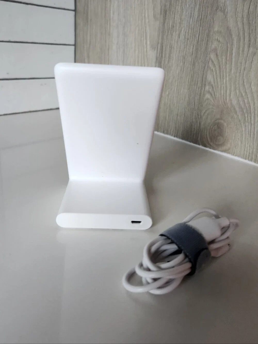 Anker PowerWave White Wireless Charging Stand with Cable